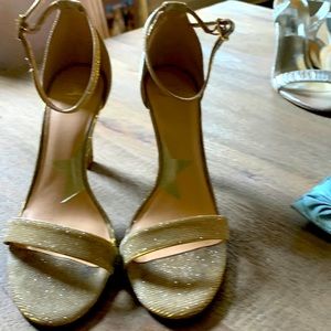 Beautiful gold Gianni Bini dress shoes
